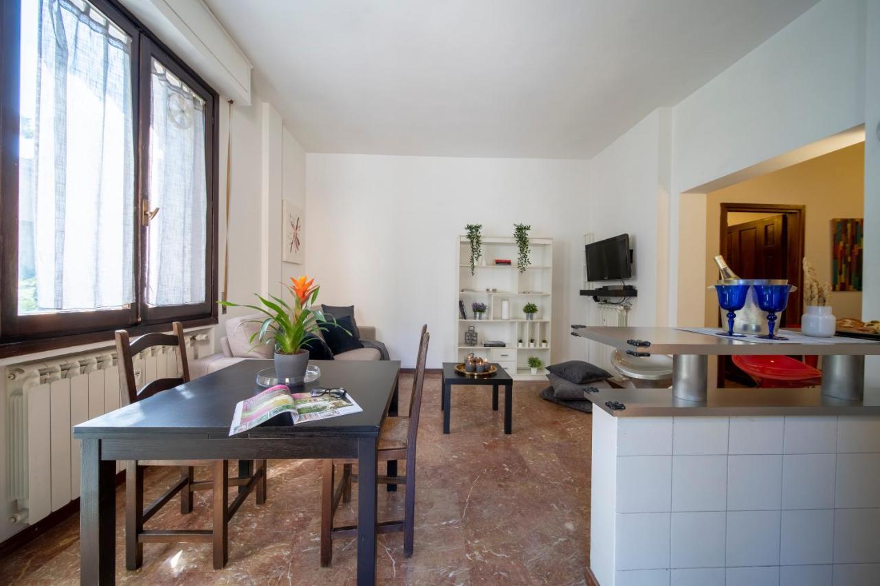 Cozy Roman Apartment With Parking Florenz Exterior foto